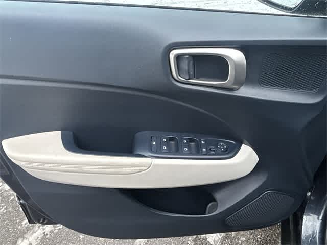 Thumbnail: 2023 Hyundai Venue - 17