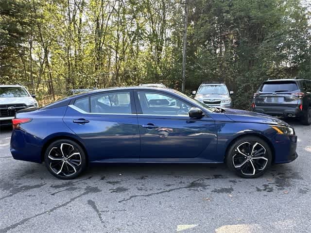 2023 Nissan Altima 2.5 SR photo 3