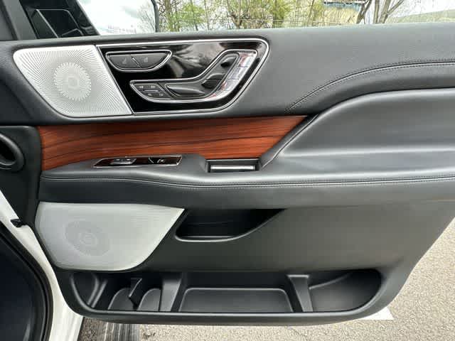 Thumbnail: 2024 Lincoln Navigator - 24