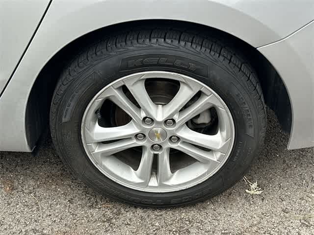 Thumbnail: 2017 Chevrolet Cruze - 5