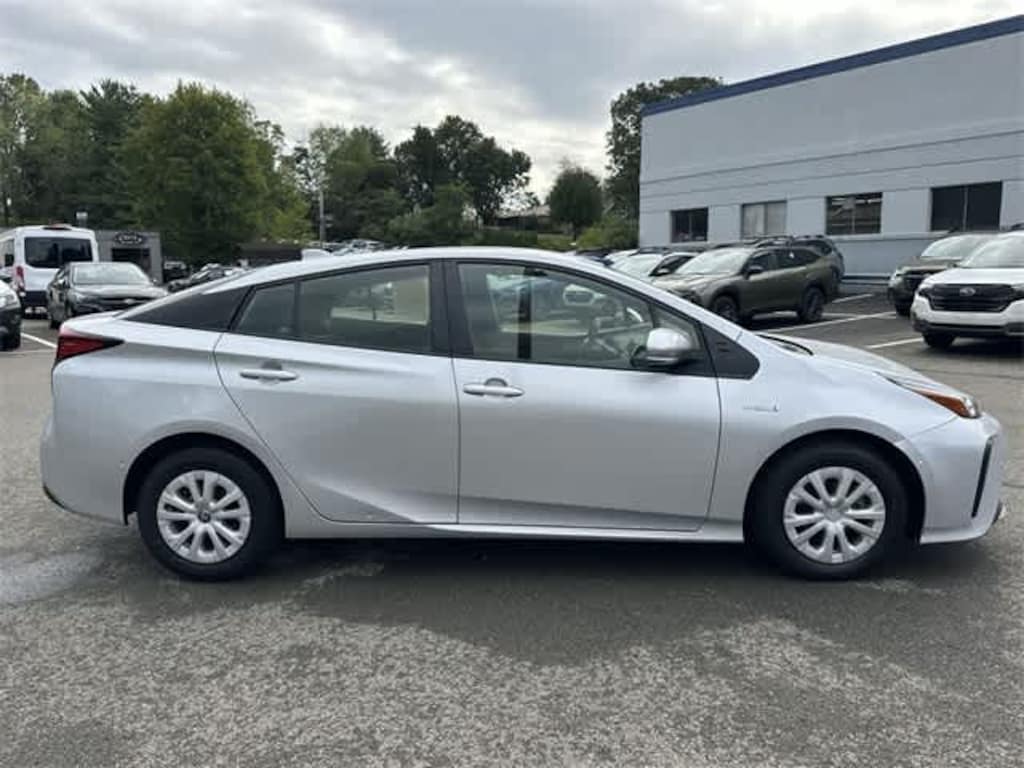Used 2022 Toyota Prius L Hatchback