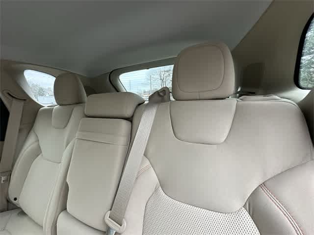 Thumbnail: 2019 Jeep Cherokee - 16