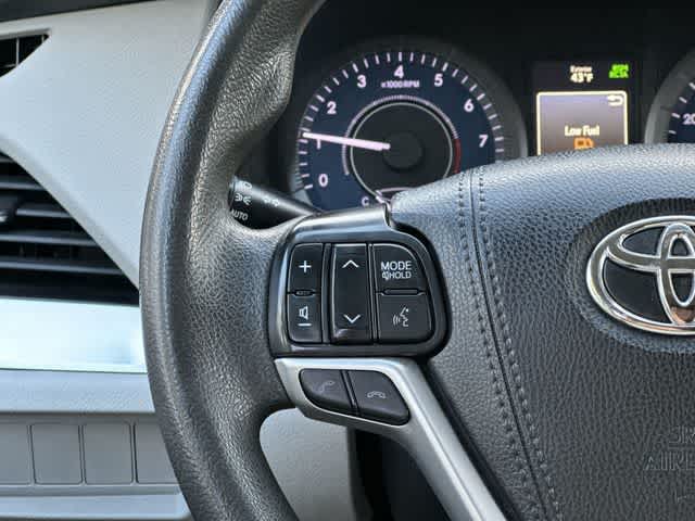 Thumbnail: 2020 Toyota Sienna - 8