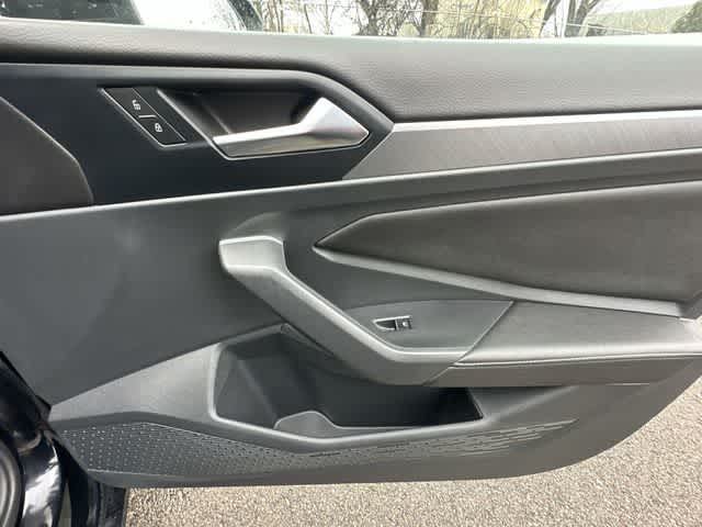 Thumbnail: 2024 Volkswagen Jetta - 21