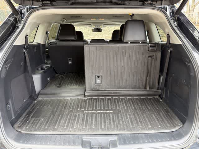 Thumbnail: 2023 Toyota Highlander - 27
