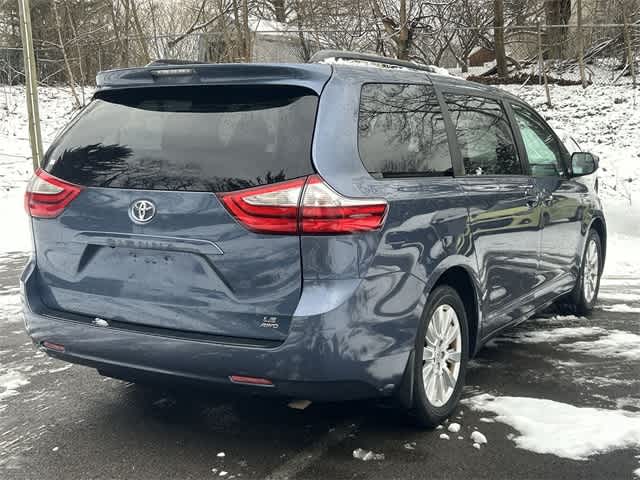 Thumbnail: 2017 Toyota Sienna - 34
