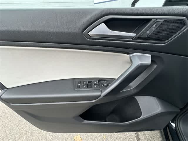 Thumbnail: 2021 Volkswagen Tiguan - 18