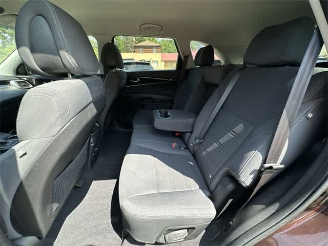 Thumbnail: 2016 Kia Sorento - 16