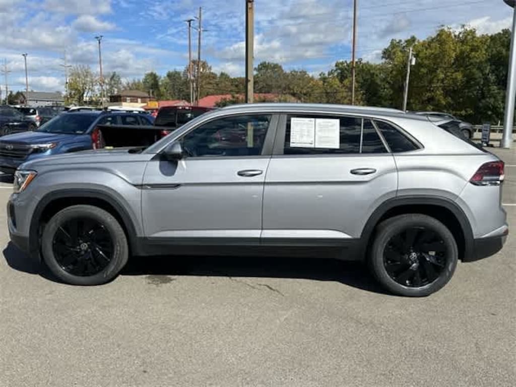 Used 2024 Volkswagen Atlas Cross Sport 2.0T SE w/Technology SUV