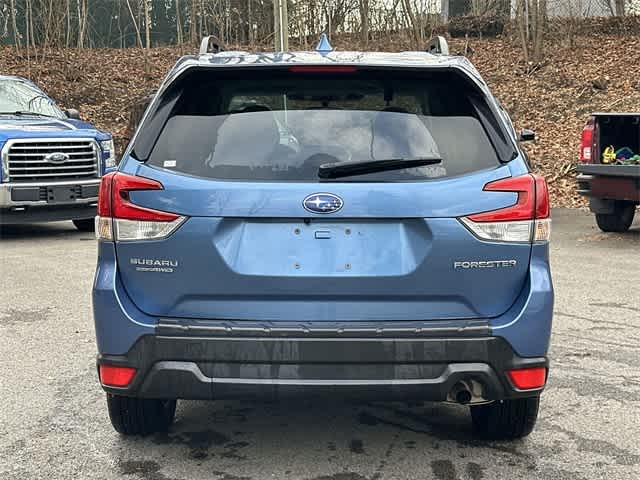 2023 Subaru Forester Premium photo 3
