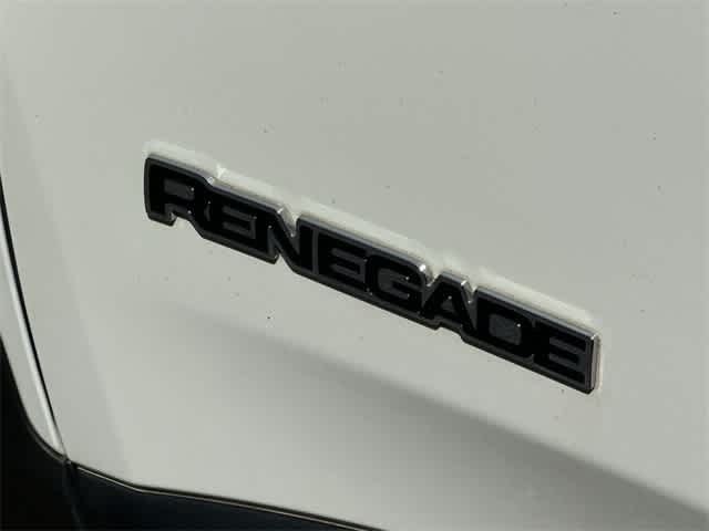 Thumbnail: 2015 Jeep Renegade - 26