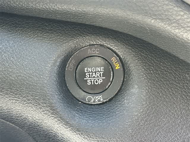 Thumbnail: 2019 Jeep Cherokee - 10