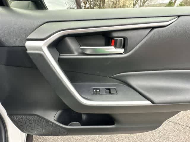 Thumbnail: 2020 Toyota RAV4 - 23