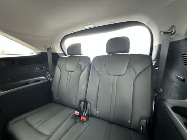 Thumbnail: 2023 Kia Sorento - 18