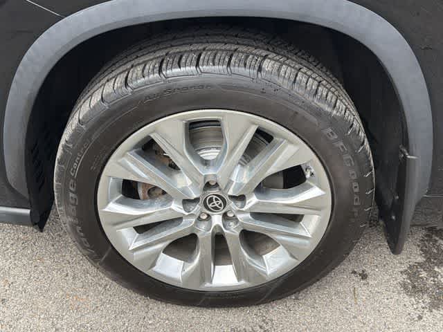 Thumbnail: 2023 Toyota Highlander - 5