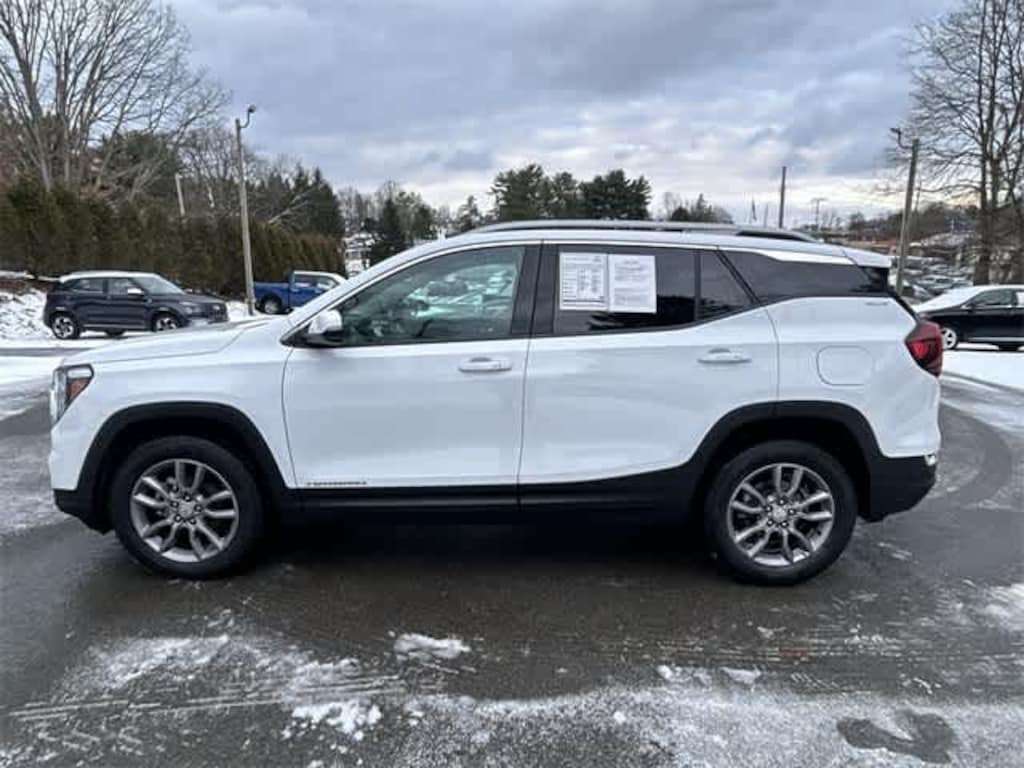 Used 2024 GMC Terrain SLT SUV