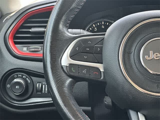 Thumbnail: 2017 Jeep Renegade - 8