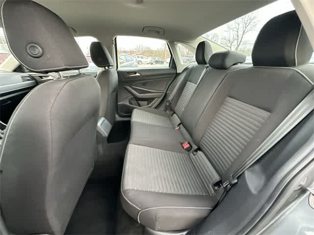 Thumbnail: 2024 Volkswagen Jetta - 16