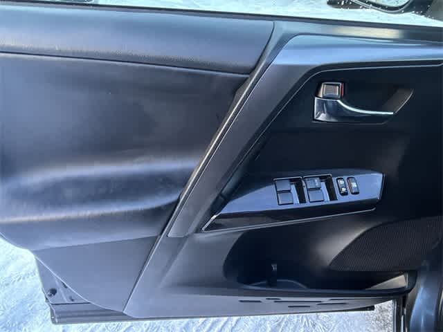 Thumbnail: 2018 Toyota RAV4 - 17