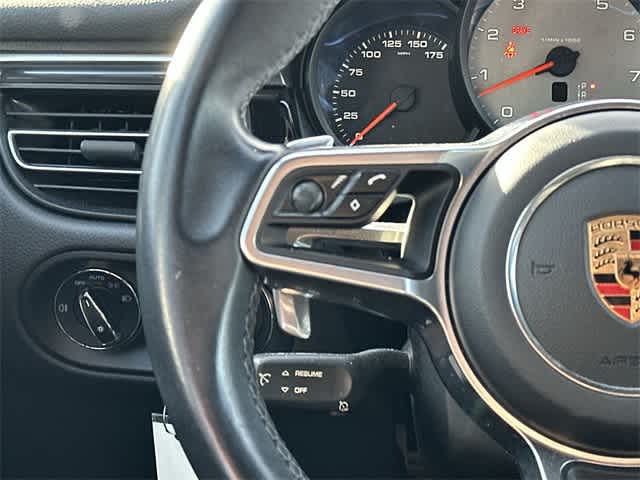 Thumbnail: 2020 Porsche Macan - 9