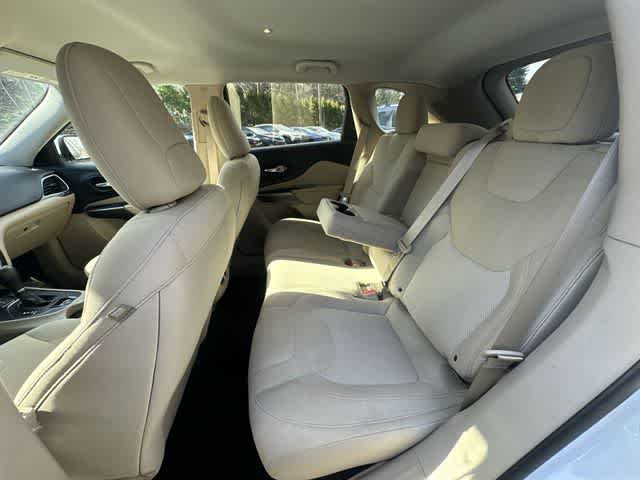 Thumbnail: 2019 Jeep Cherokee - 17