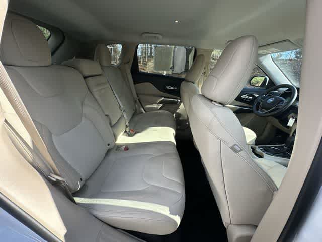 Thumbnail: 2019 Jeep Cherokee - 21