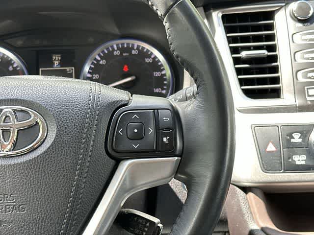 Thumbnail: 2015 Toyota Highlander - 9
