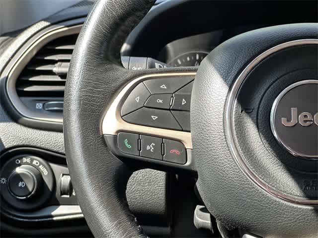 Thumbnail: 2015 Jeep Renegade - 8