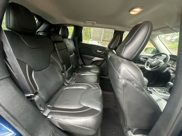 Thumbnail: 2018 Jeep Cherokee - 24