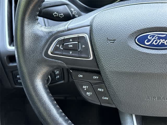 Thumbnail: 2015 Ford Focus - 9
