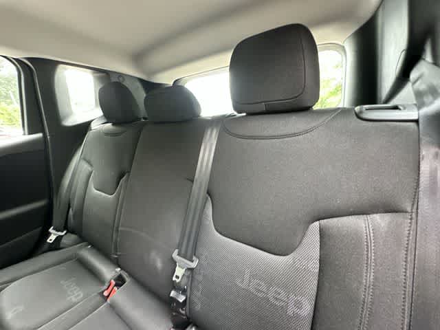 Thumbnail: 2016 Jeep Renegade - 14