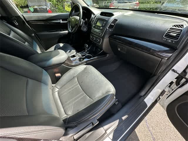 2015 Kia Sorento LX 16