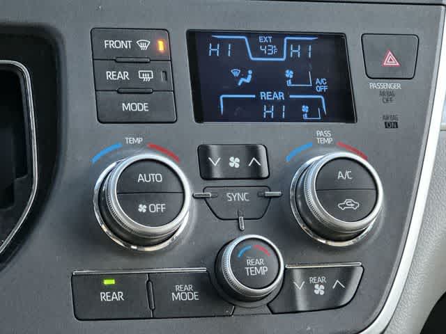 Thumbnail: 2020 Toyota Sienna - 13