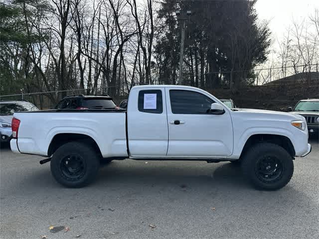 2017 Toyota Tacoma SR photo 3