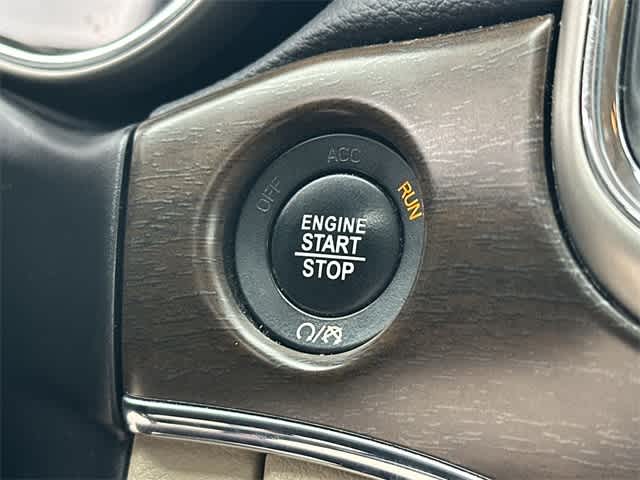 Thumbnail: 2017 Jeep Grand Cherokee - 11