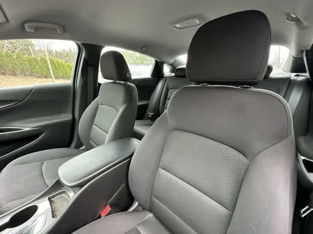 Thumbnail: 2017 Chevrolet Malibu - 14