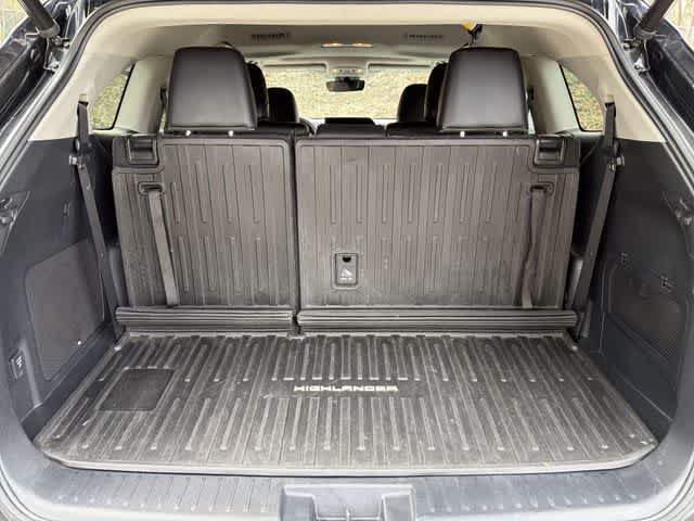 Thumbnail: 2023 Toyota Highlander - 26