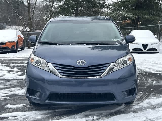 Thumbnail: 2017 Toyota Sienna - 31