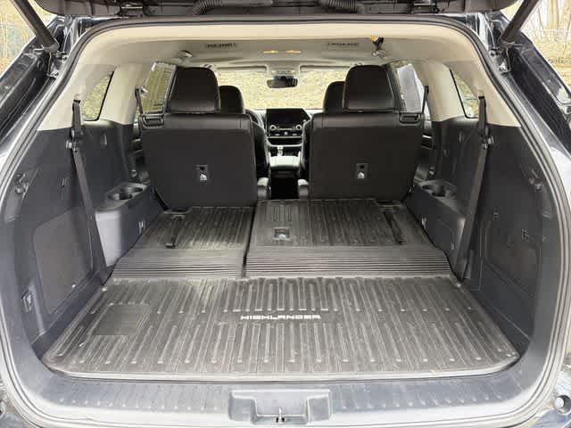Thumbnail: 2023 Toyota Highlander - 28