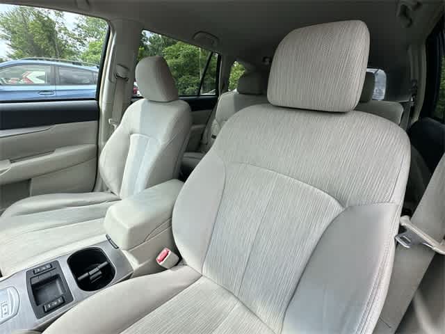 2013 Subaru Outback Premium 12