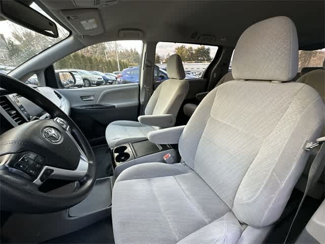 Thumbnail: 2020 Toyota Sienna - 14