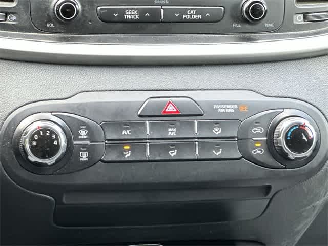 2017 Kia Sorento LX 12