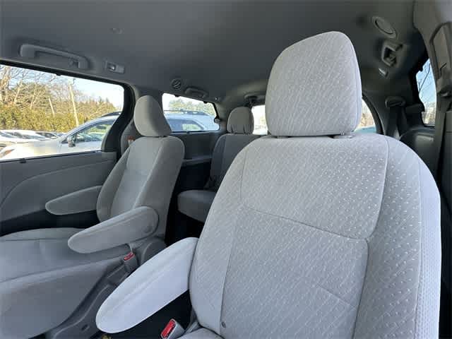 Thumbnail: 2020 Toyota Sienna - 15