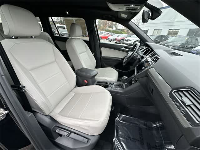 Thumbnail: 2021 Volkswagen Tiguan - 22
