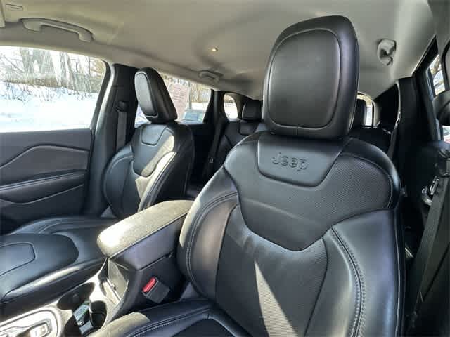 Thumbnail: 2019 Jeep Cherokee - 16