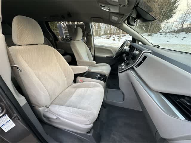 Thumbnail: 2020 Toyota Sienna - 19