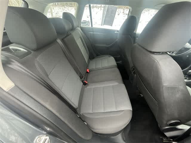 Thumbnail: 2012 Volkswagen Jetta - 17