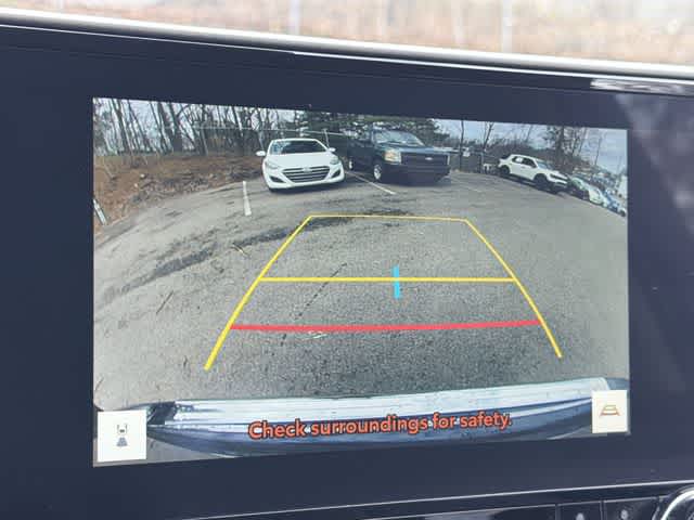 Thumbnail: 2023 Toyota Highlander - 15