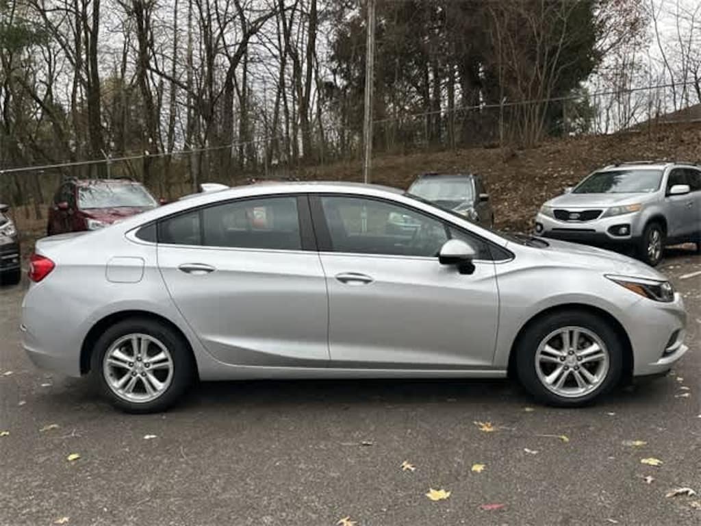Used 2017 Chevrolet Cruze LT Auto Sedan