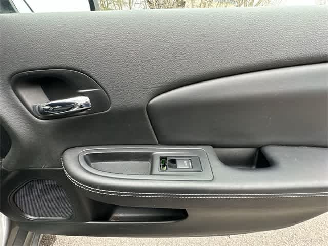2012 Chrysler 200 Limited 15